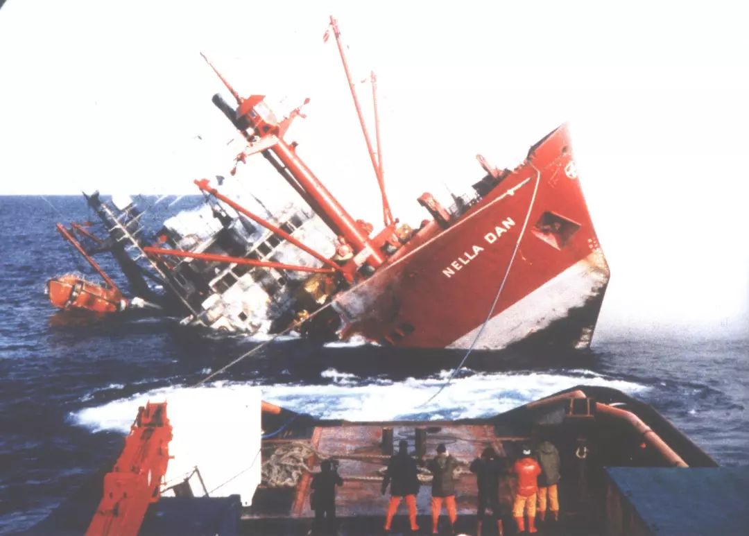 "内拉顿"在南极沉没1984年,我搭乘"向阳红10"船赴西南极建立中国南极