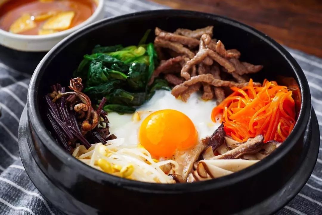 好吃又容易上手,蒙品通带您做石锅拌饭_备用