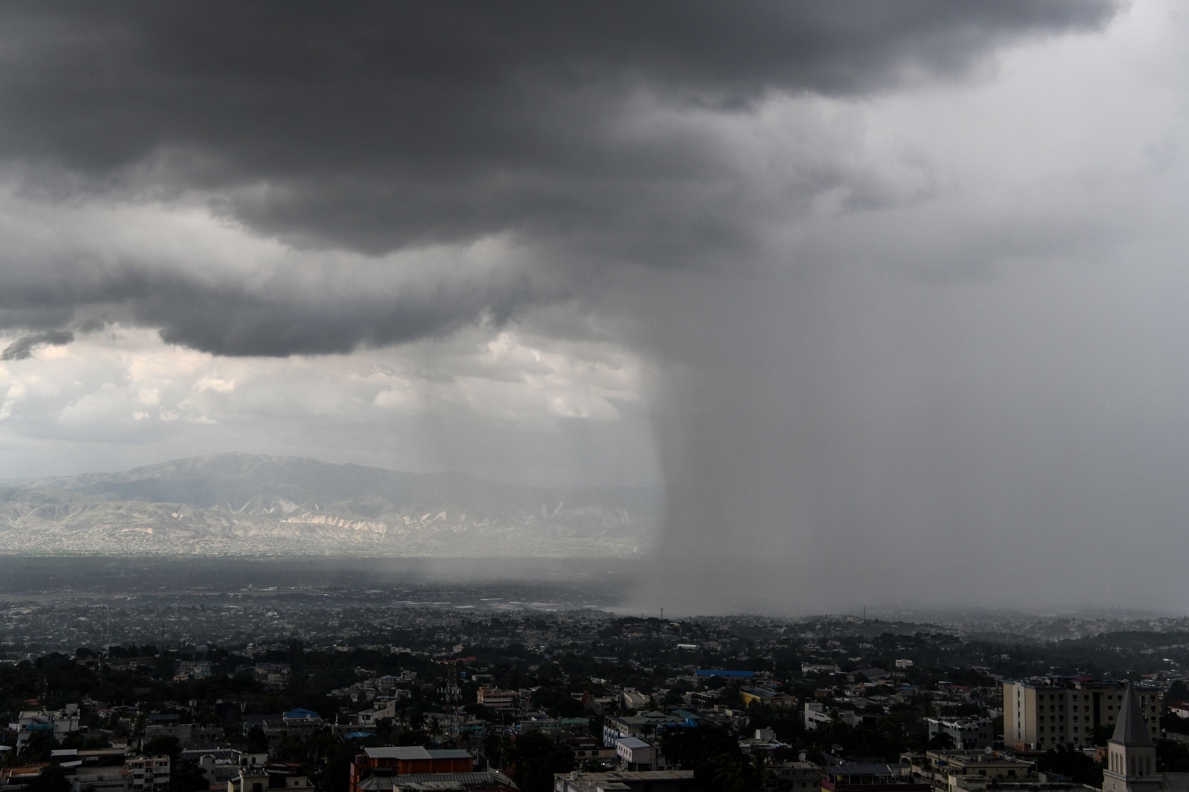 大雨高清壁纸图片