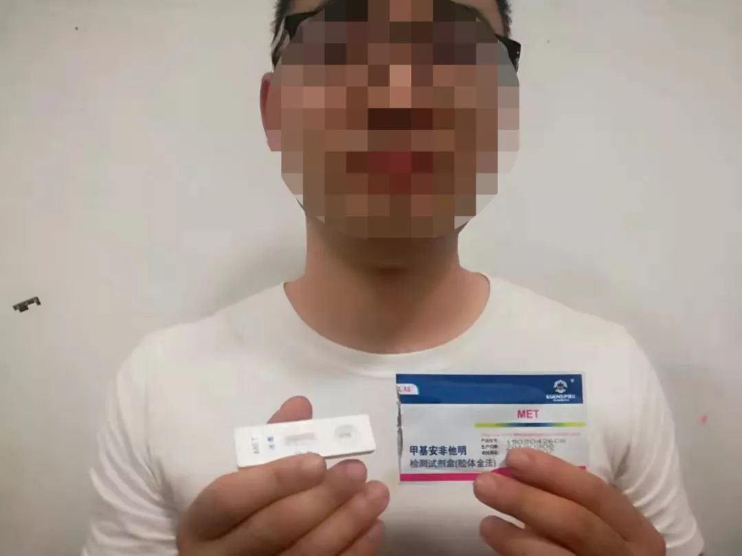 两男子在遂宁服务区神色慌张,民警一查果然有问题!