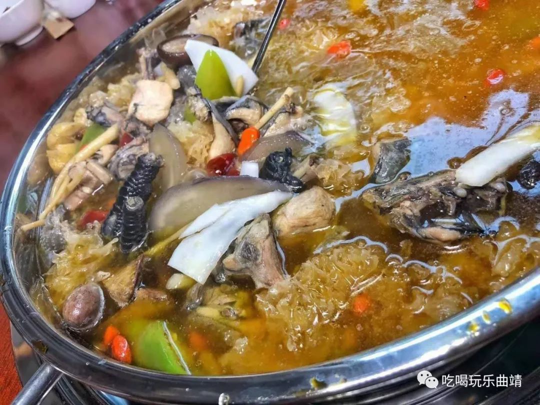 曲靖美食探索特色椰子乌鸡火锅