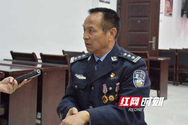 模范退役军人丨黄超富永不退缩的逆行者