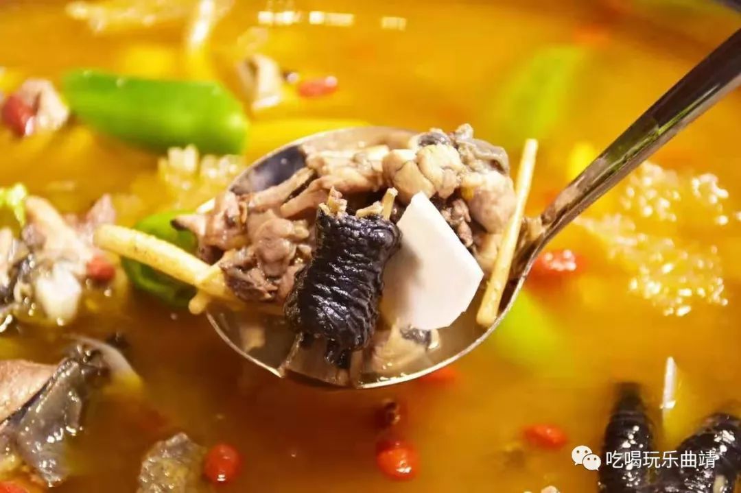 曲靖美食探索特色椰子乌鸡火锅
