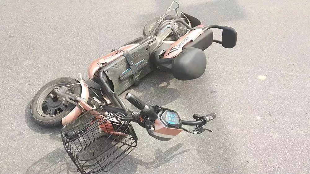 還有一輛車