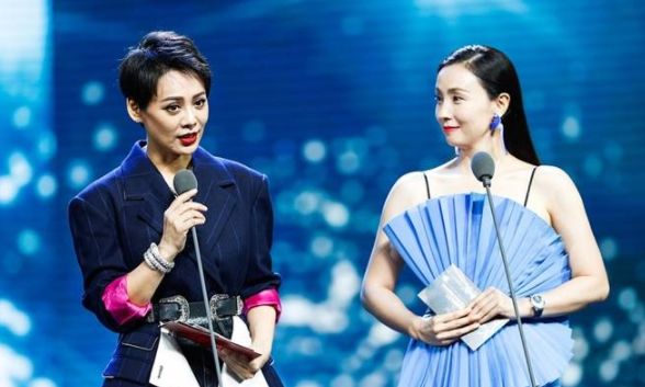 陶虹和宁静的同框94届中戏的重聚折射出一份情