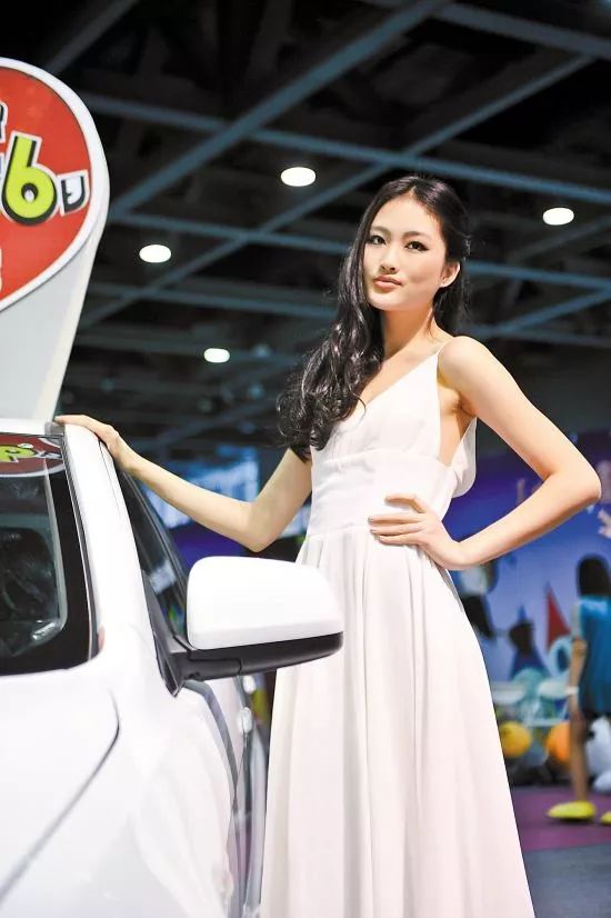 李静雯一个季度拍四支蓝血大牌广告创造国模历史