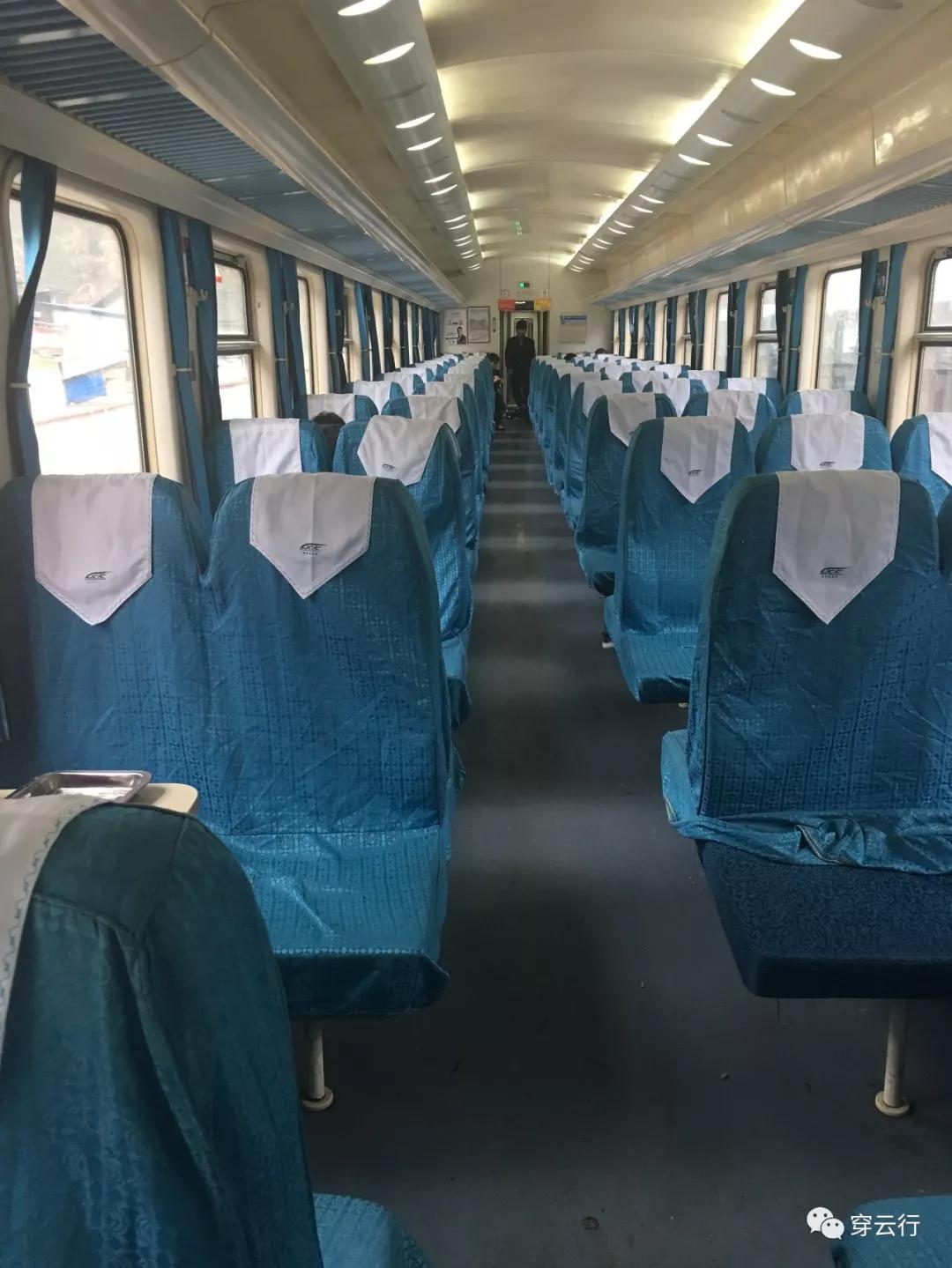 绿皮火车的远行,相聚与离别_车厢