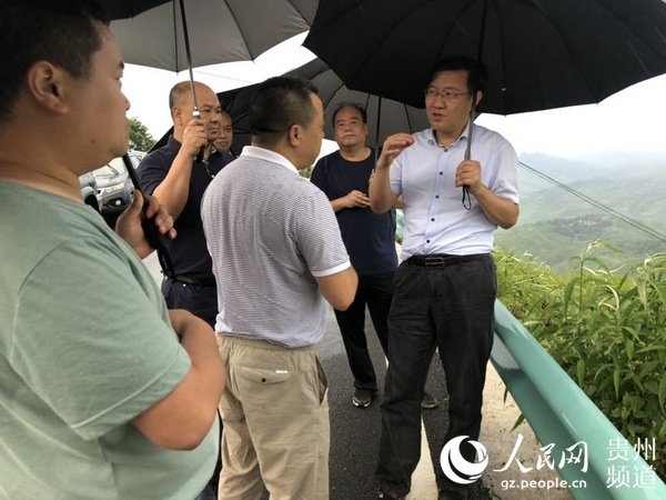 市人大常委会副主任王猛舟参加调研,关岭县委常委,常务副县长杨虹陪同