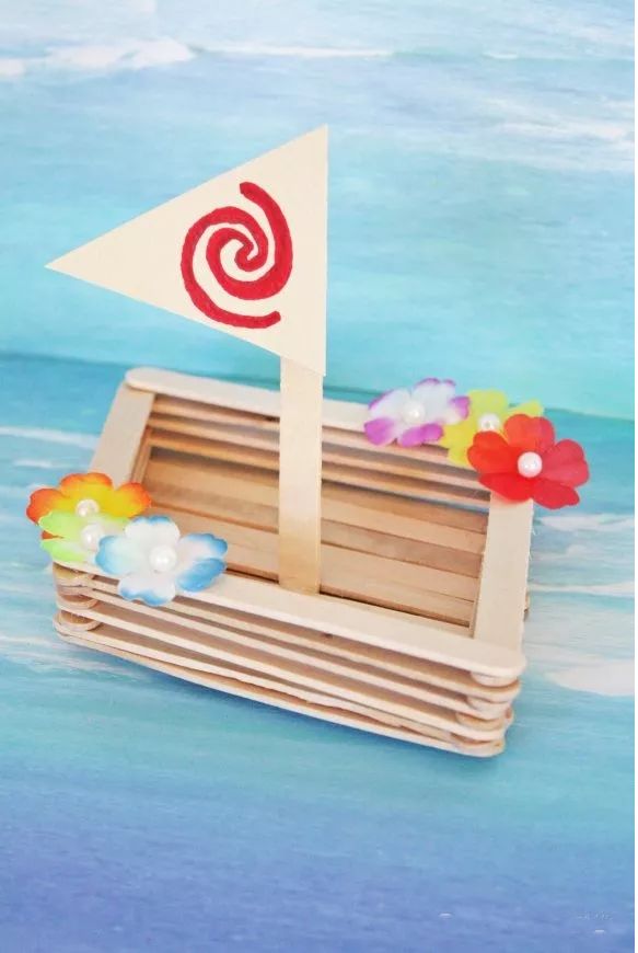 小汽车  小汽车应该是小男孩的最爱吧,不过听说现在很多的小女孩也很