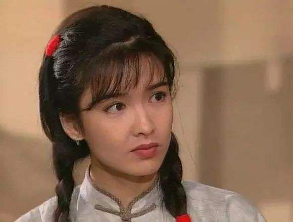 饰演曲楚楚4,1990年《乌金血剑》,饰演唐剑儿3,1989年《精装追女仔之