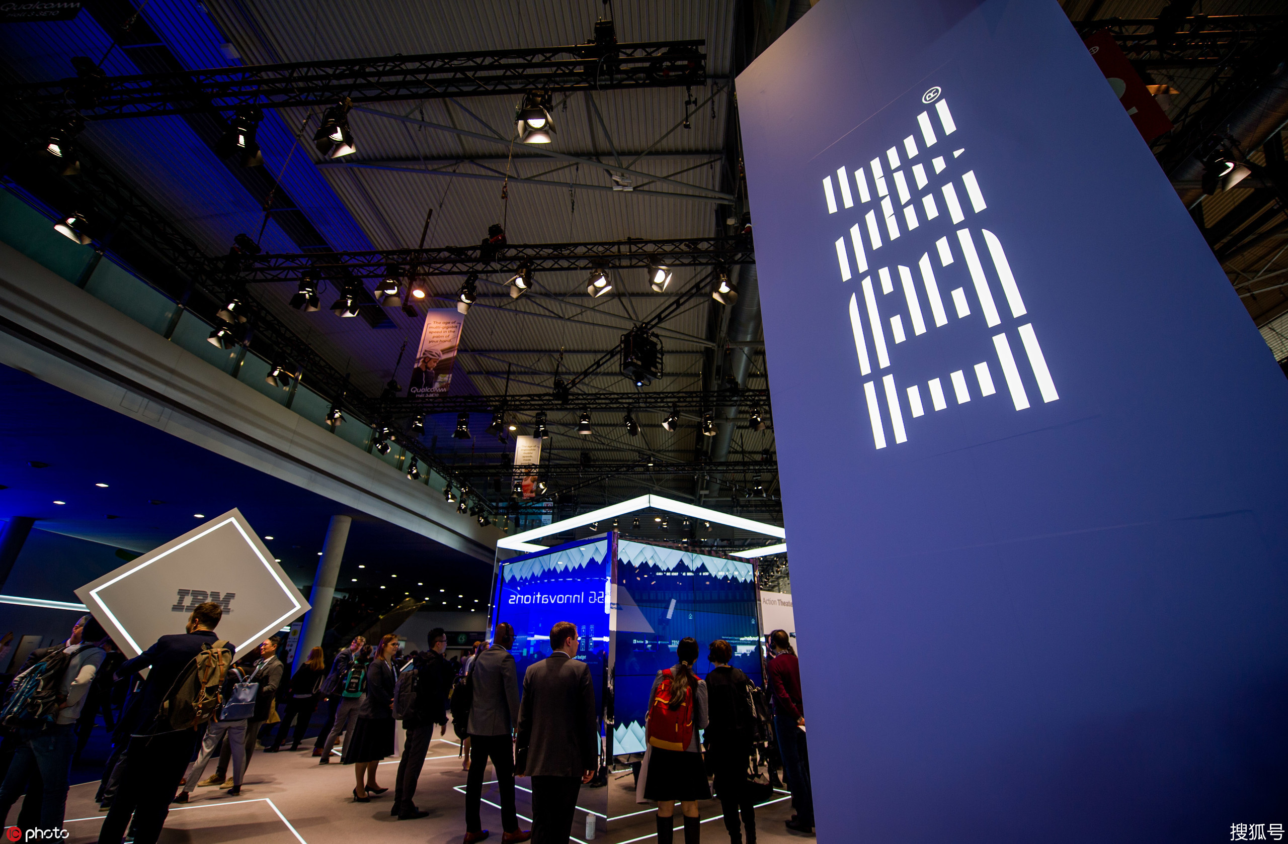 1/82019年8月1日报道,过去几年里,老牌科技公司ibm裁员多达10万名老