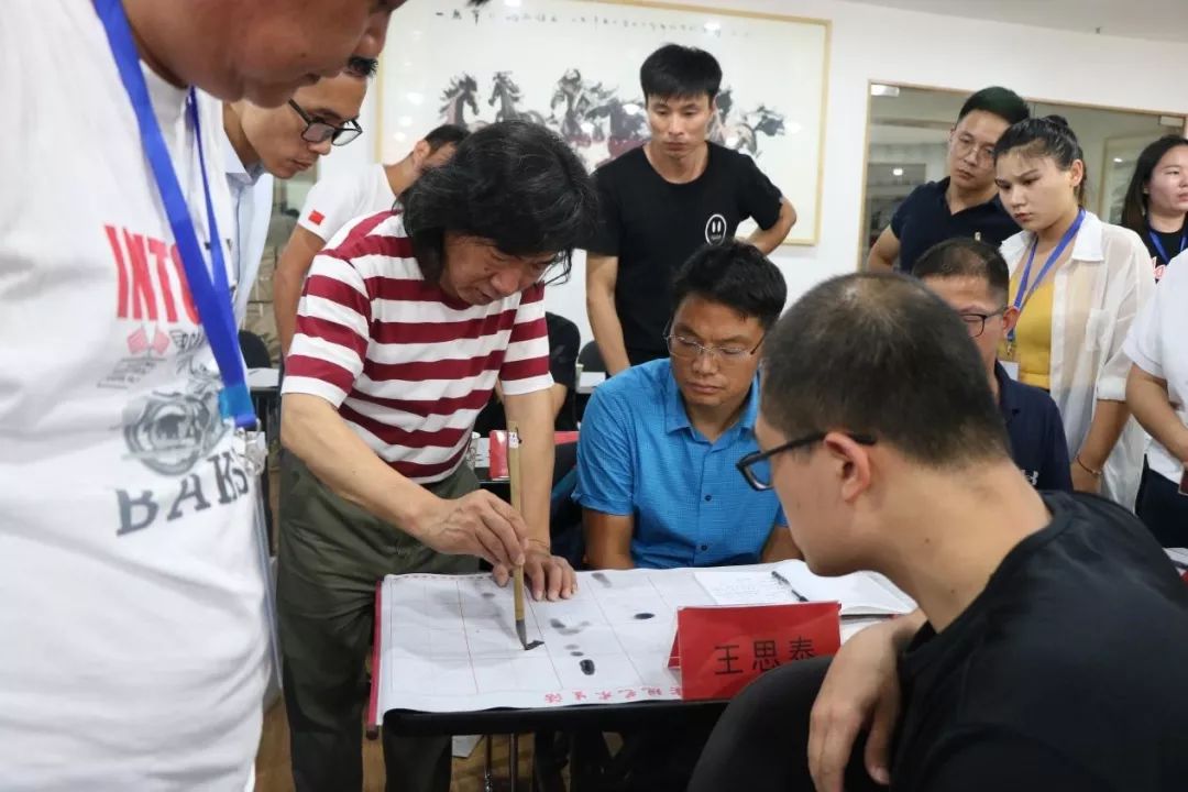 著名书法家陈进教授为学员们授课本届书法师资培训的主讲老师均来自于