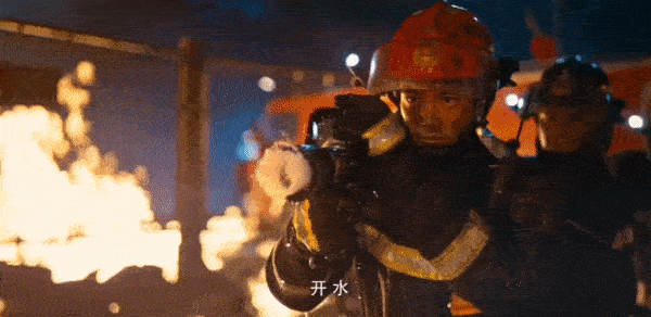 《烈火英雄》以血肉之躯对抗无情大火-搜狐大视野-搜狐新闻