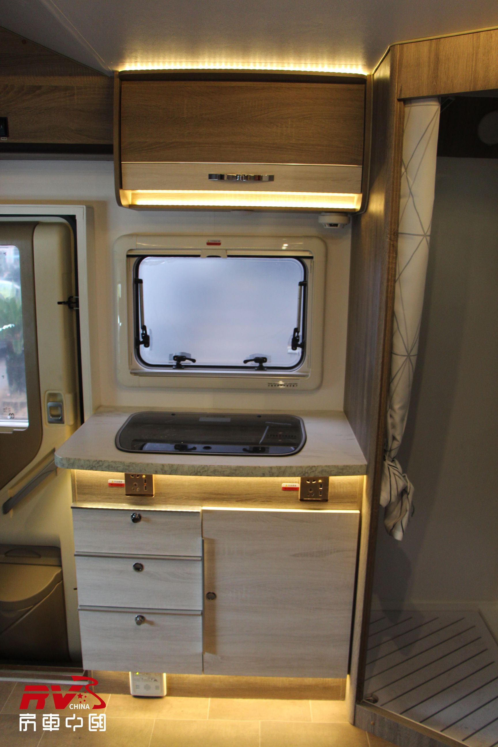 开着大熊游天下房车生活乐逍遥