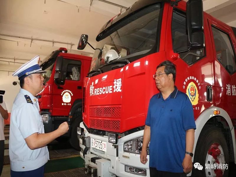 繁峙县人大常委会主任姚力山一行八一前走访慰问繁峙大队全体消防