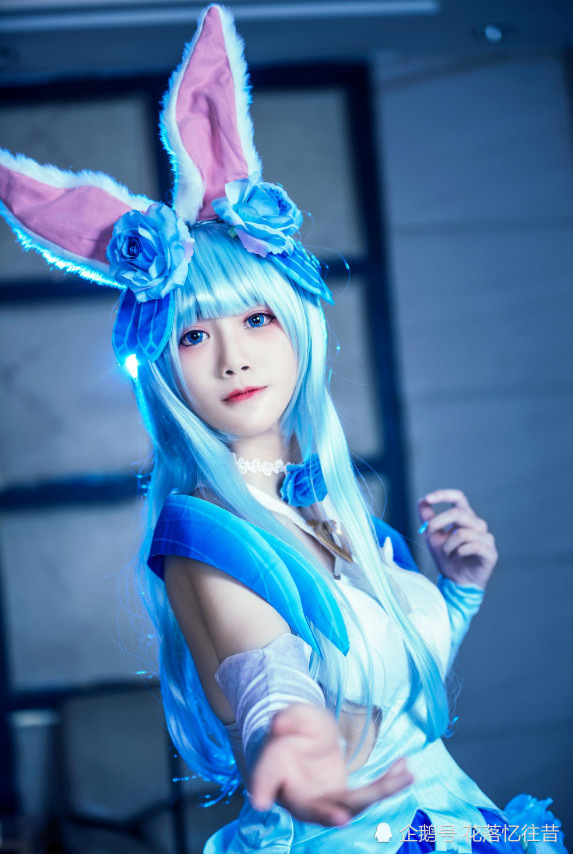 高中生cos公孙离看到脚上的隐形鞋网友怎么穿上的