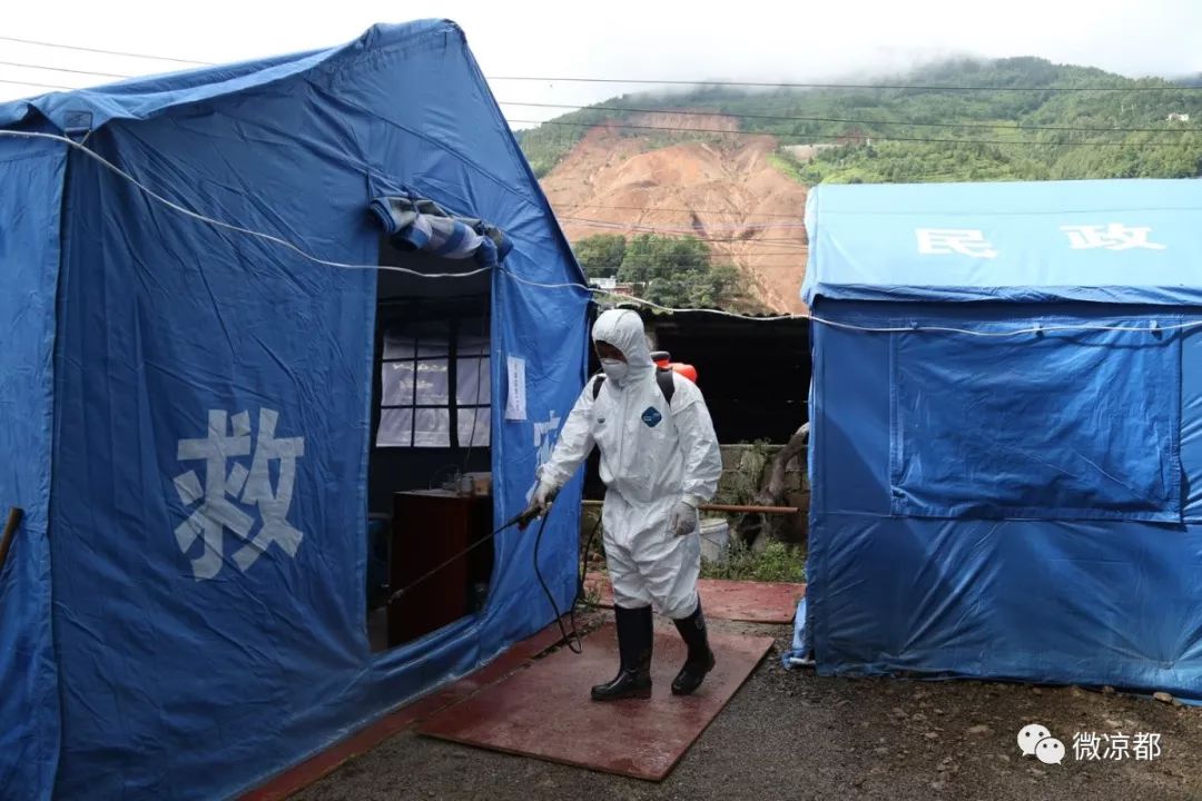 群众的健康——来自水城"7·23"特大山体滑坡灾害现场的报道_卫生防疫