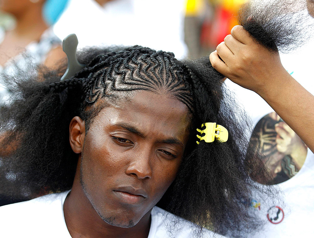 非洲黑人的脏辫有多脏头发放进水的那一刻画面简直辣眼睛