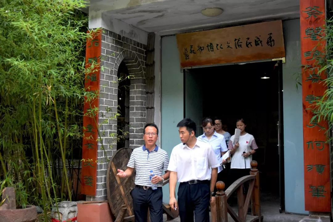 知名作家蒋建伟一行参观周口华威民俗文化博物苑