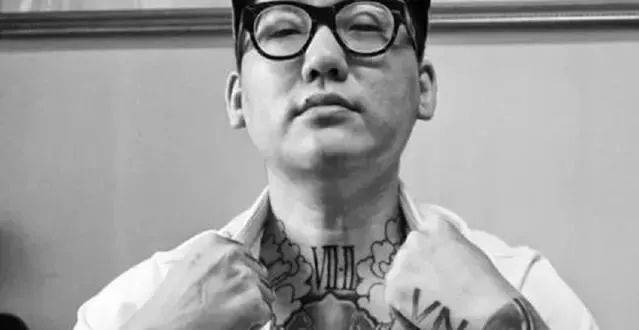 为了纹身去借钱,值得吗?_沈龙威