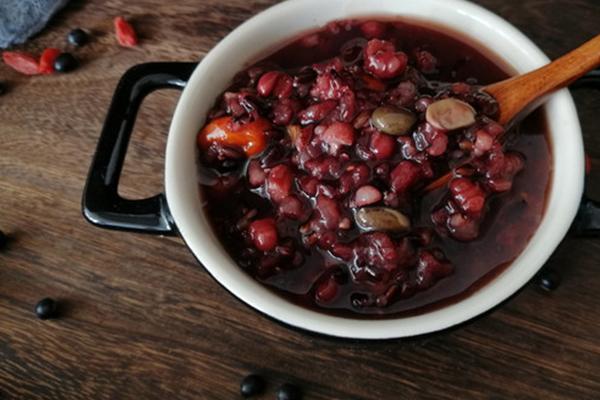 黑糯米红枣黑豆粥|健脾养胃补气血,气色变好人变美