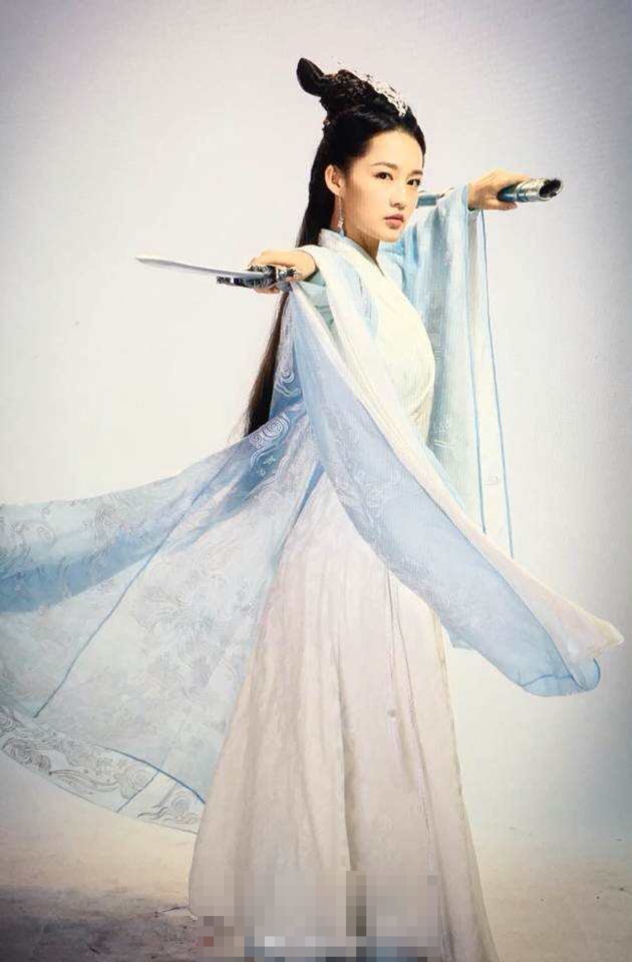 电影版《诛仙》再次公布剧照,孟美岐的碧瑶换一个造型还是丑啊