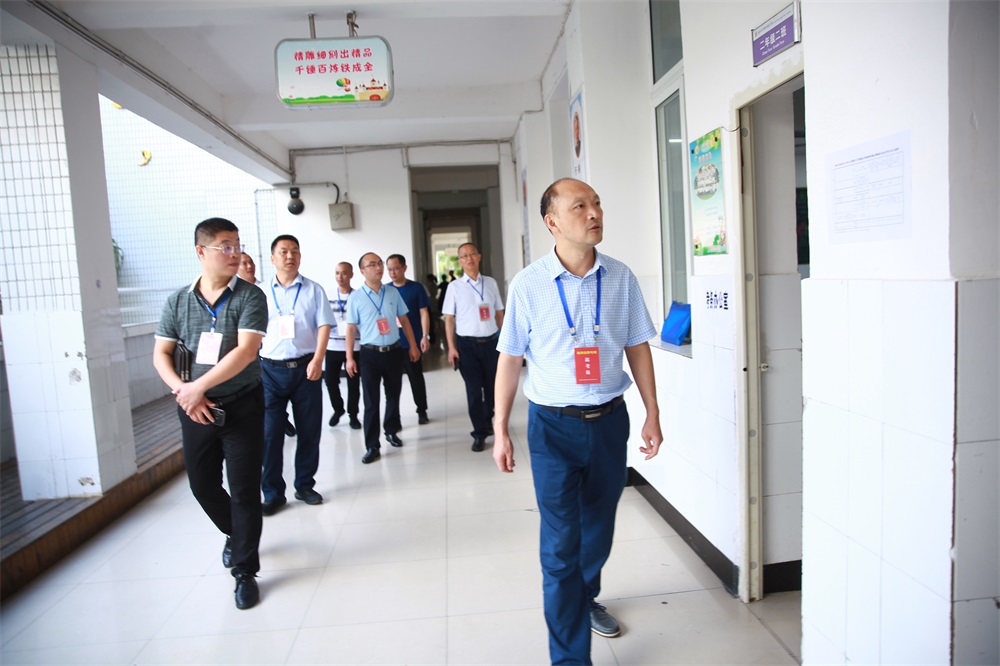 阆中市举行2019年上半年新招教师面试