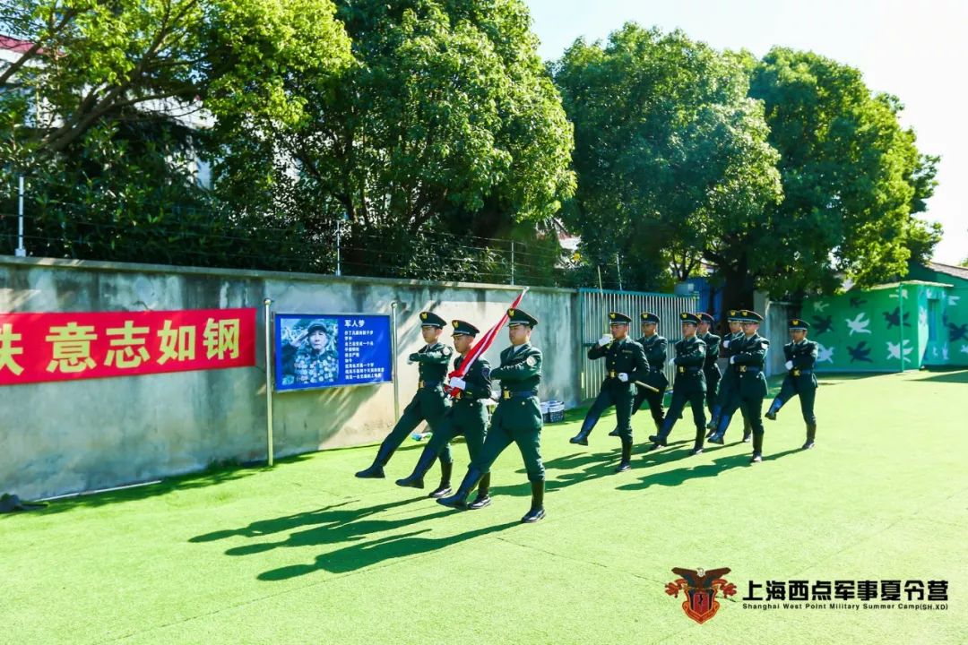 快讯上海西点军校开展八一慰问活动