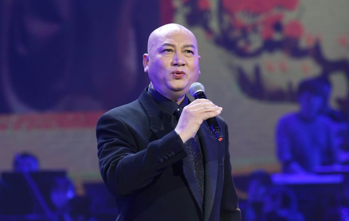 迟重瑞为啥一直留着光头?你看看陈丽华大儿子对他说了啥!