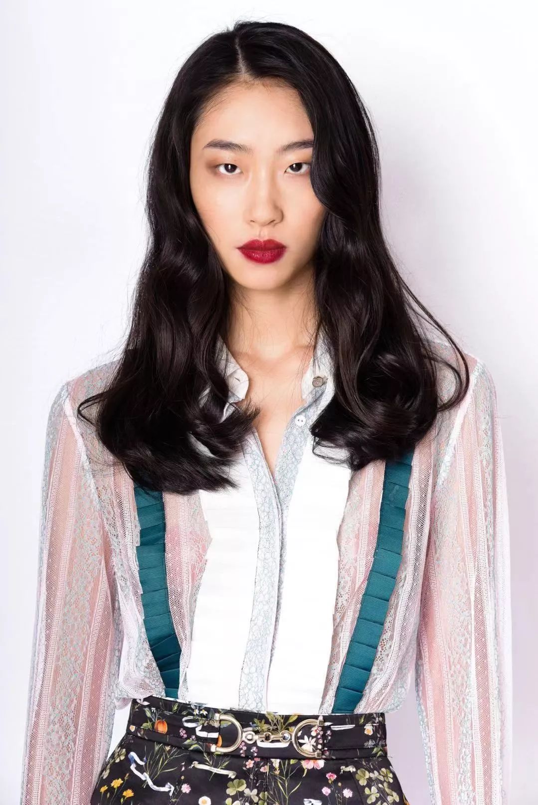 esee王紫叶丨用一颗不断探寻自我的心开启模特的新生世界