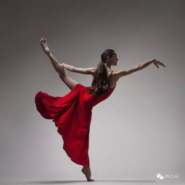 百媚生的舞蹈女郎她们是灵动似云雀的舞蹈少女她们从小到大的学费很