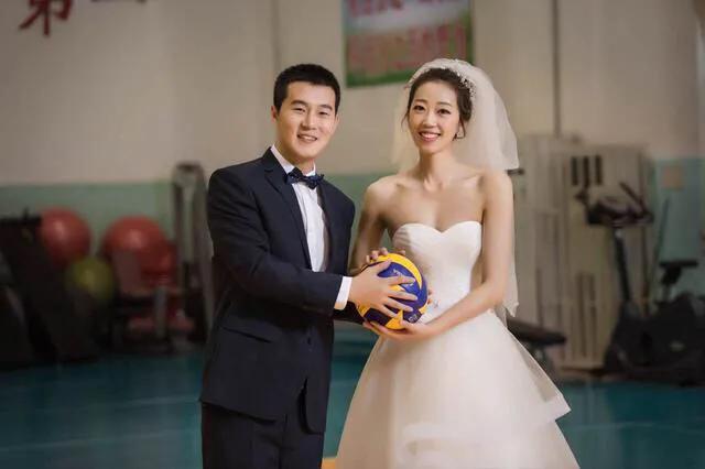 2015年2月12日,相识仅仅半年后,张晓婷和陈超就领了结婚证,晓婷在当天