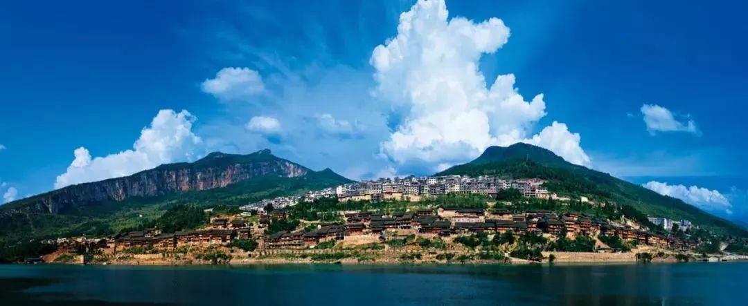 【山水重庆-寻访渝东南】 重庆磁器口,wfc观景台,武隆天生三桥,阿依河