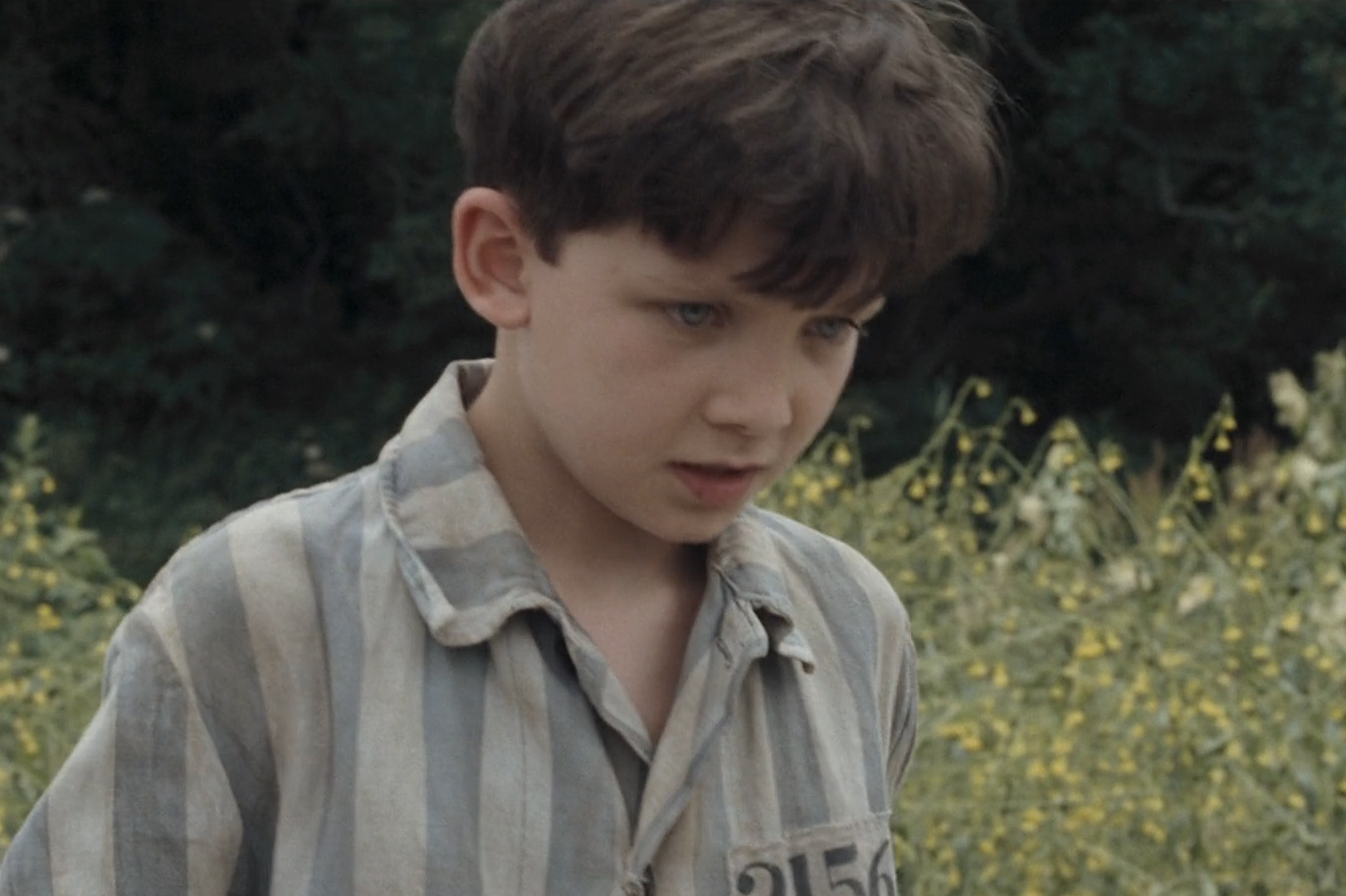 小男孩换上好朋友的衣服却被自己的父亲误杀母亲崩溃大哭