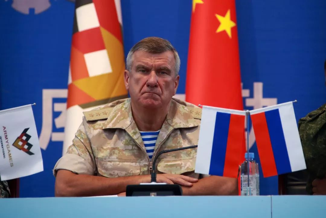 赛事新闻发言人,陆军政治工作部宣传局副局长廖燕灵大校主持新闻