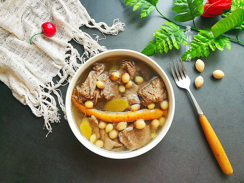 莲子人参排骨汤,高营养好喝又滋补