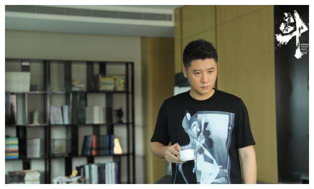 《小欢喜》中又再一次演起了配角,饰演刘铮,是剧中小演员季杨杨的舅舅