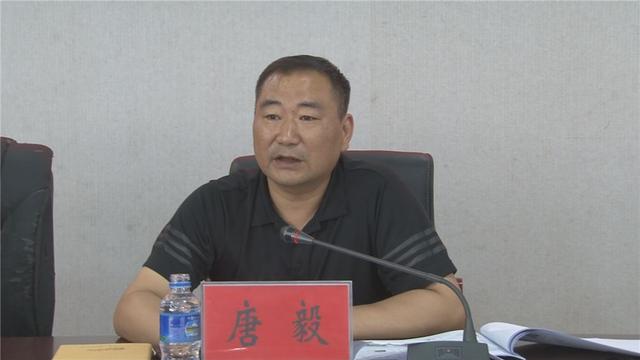 副县长唐毅出席会议并讲话,四川铁骑力士集团养殖技术学院院长李兴田