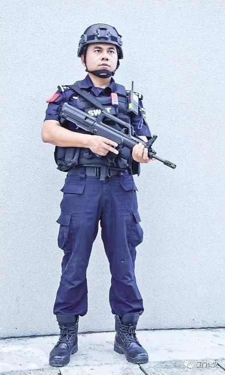 但我不能后退,必须冲在最前面.于飞依旧意气风发背着八大