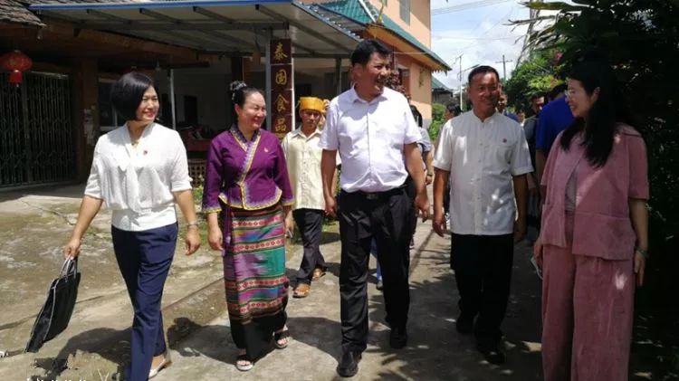 省委组织部副部长晏淼一行到景洪市勐养镇老年大学分校曼掌教学点调研