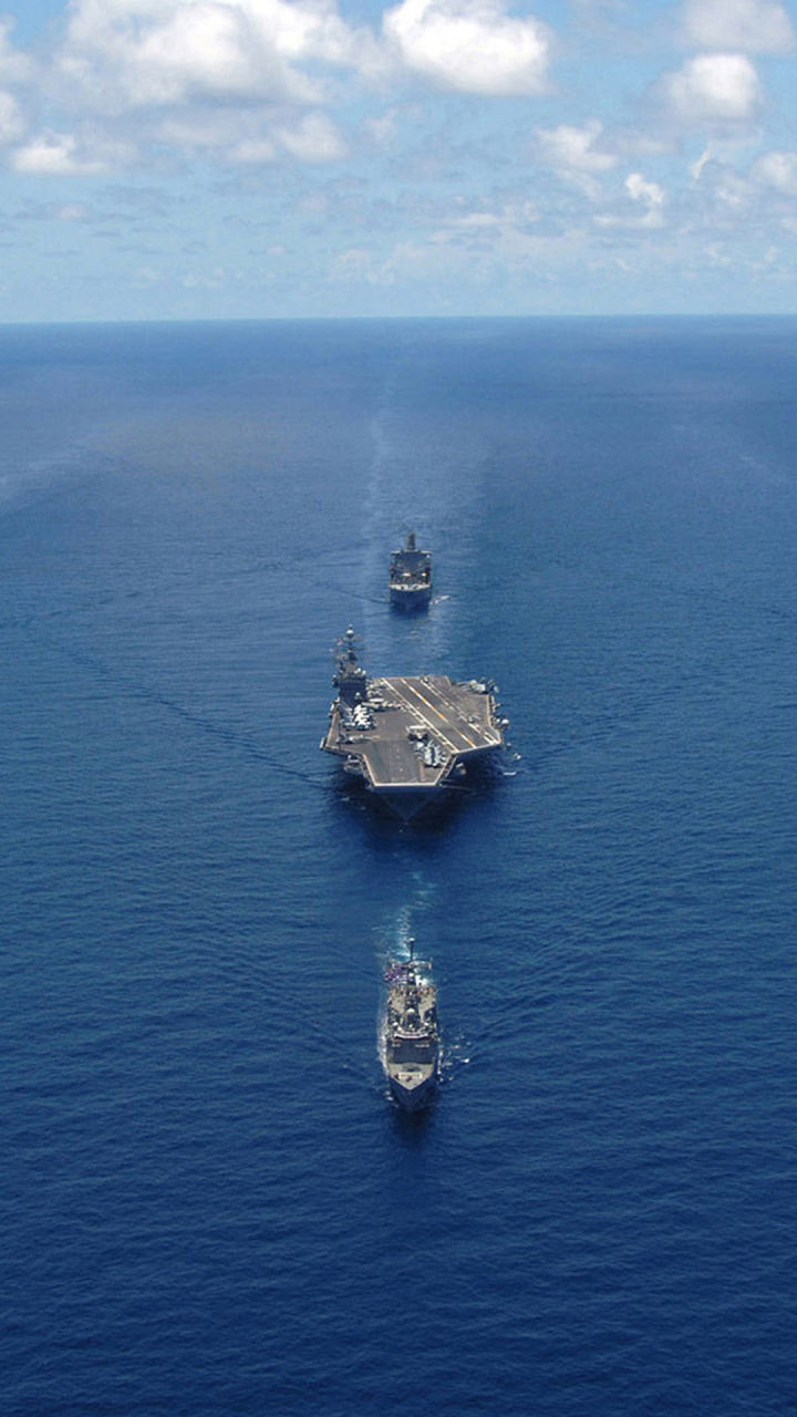 一组罕见的军事图片;全身喷水的军舰,美军航母战斗群_航天飞机