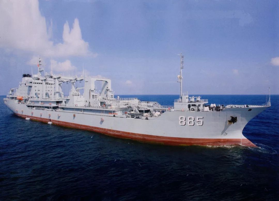 我军推出了903型综合补给舰以及改进型903a综合补给舰,该型舰也是目前