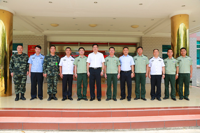 朱永辉八一前夕走访慰问武警贵港支队