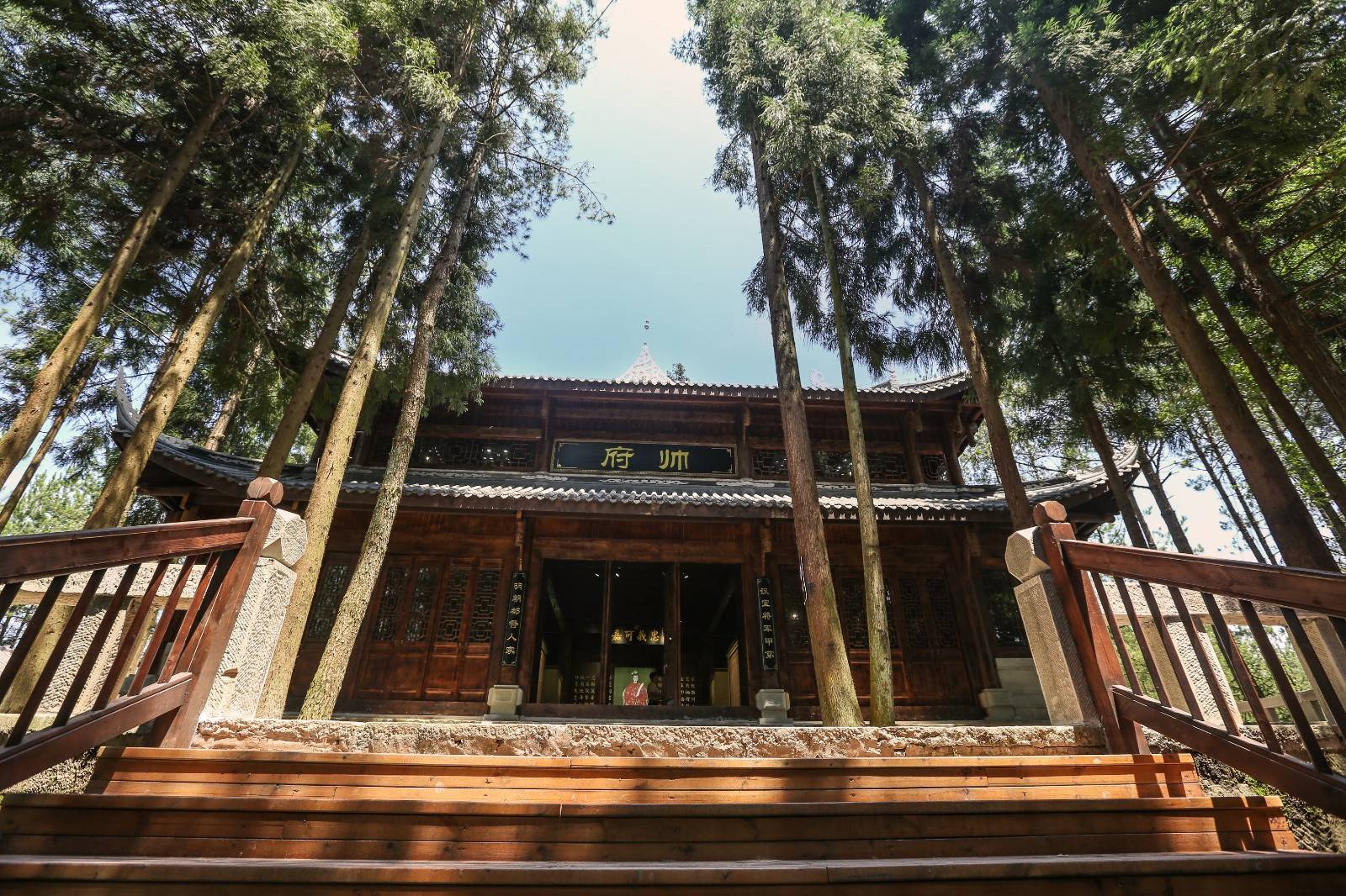 不仅如此,万寿山景区内还存留有明代秦良玉筑寨御敌