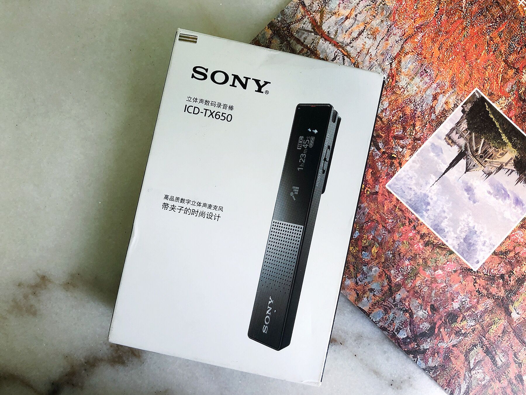 万能的索尼就有一款专门针对商务人士的录音棒:icd-tx650,它的造型与