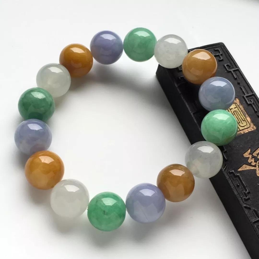 翡翠手串的样式千千万,那什么样的翡翠手串才最有价值?