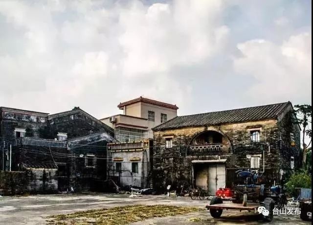 具有630多年历史的浮石古村是赵氏家族聚族而居的产物,典型地体现了