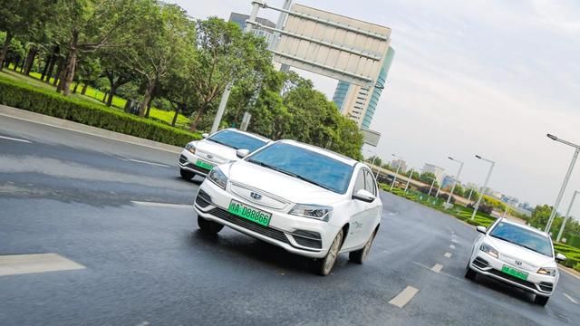 深圳市已核發網絡預約出租車汽車運輸證53330張,已核發駕駛員證64661