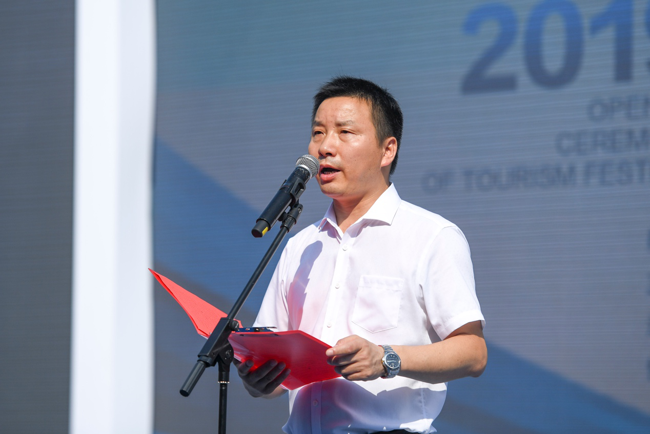 邱初开,慈利县委常委县委统战部部长李勇,慈利县人民政府副县长李新龙