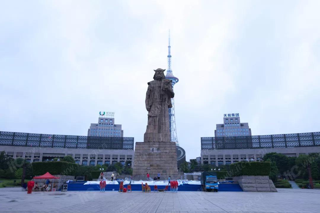 炎帝广场位于湖南省株洲高新技术开发区,总占地17h㎡,分为文化景区